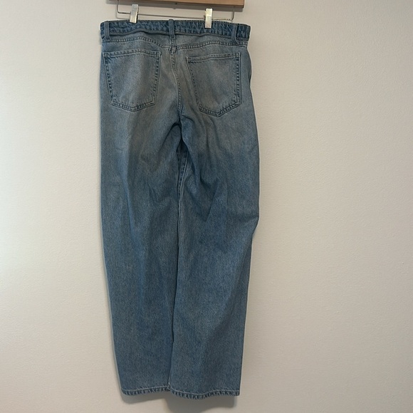 Wide leg jeans. Buttons with cute folded waist detail. - Picture 2 of 3